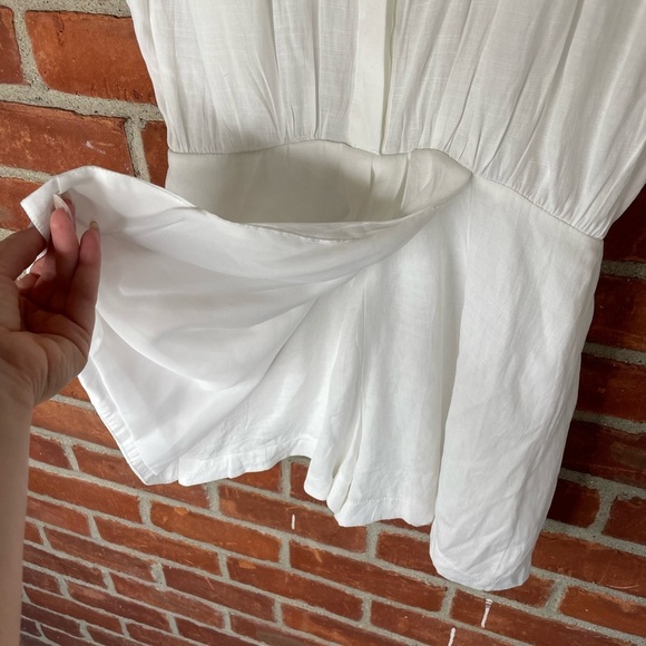 NWT The impeccable pig white faux wrap romper - Picture 4 of 8